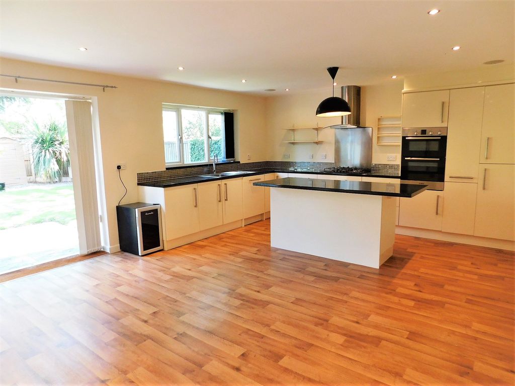 Property photo 2 of 25 Family Kitchen Diner