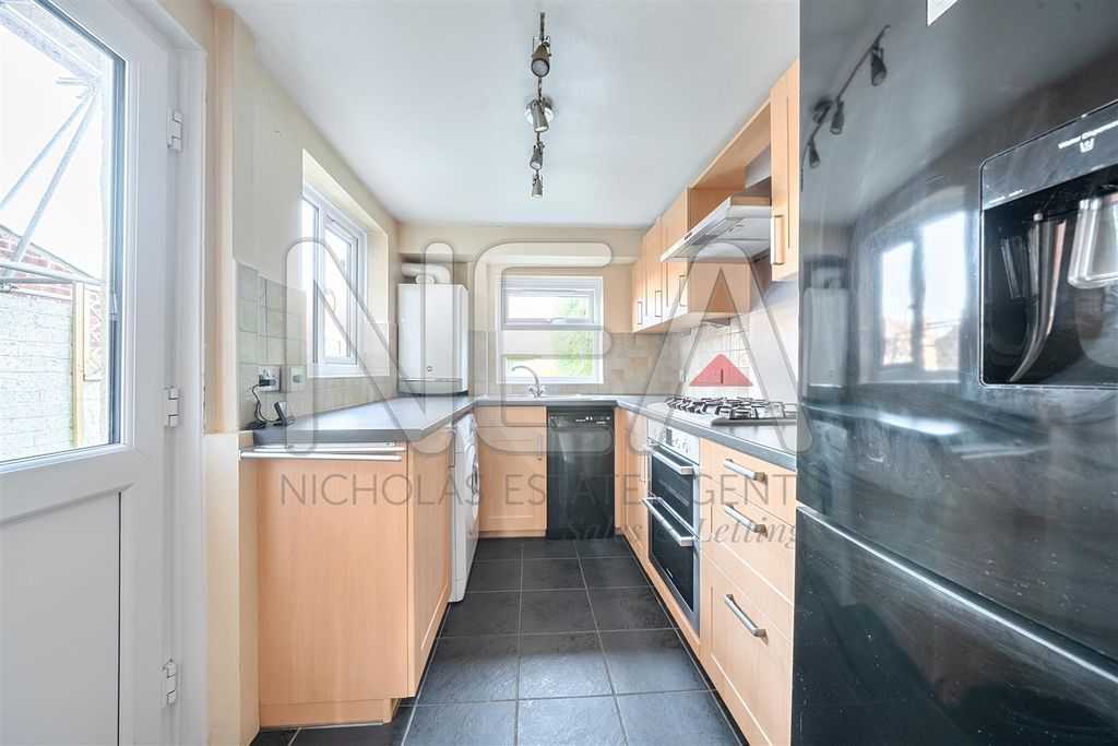 Property photo 3 of 12 Kitchen