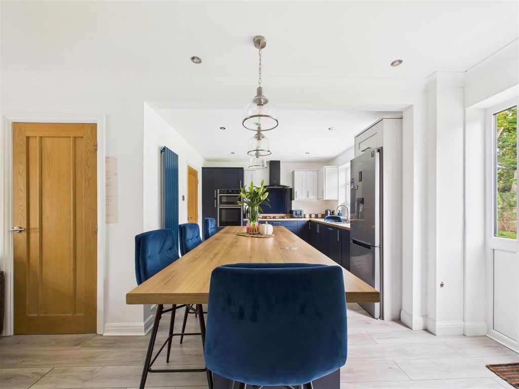 Property photo 3 of 25 Cam03303G0-Pr0239-Still015.Jpg