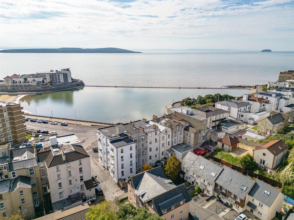 Property photo 2 of 11 Location