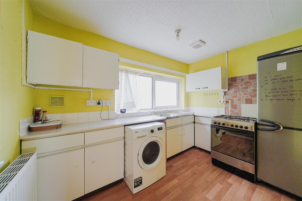 Property photo 2 of 10 Kitchen