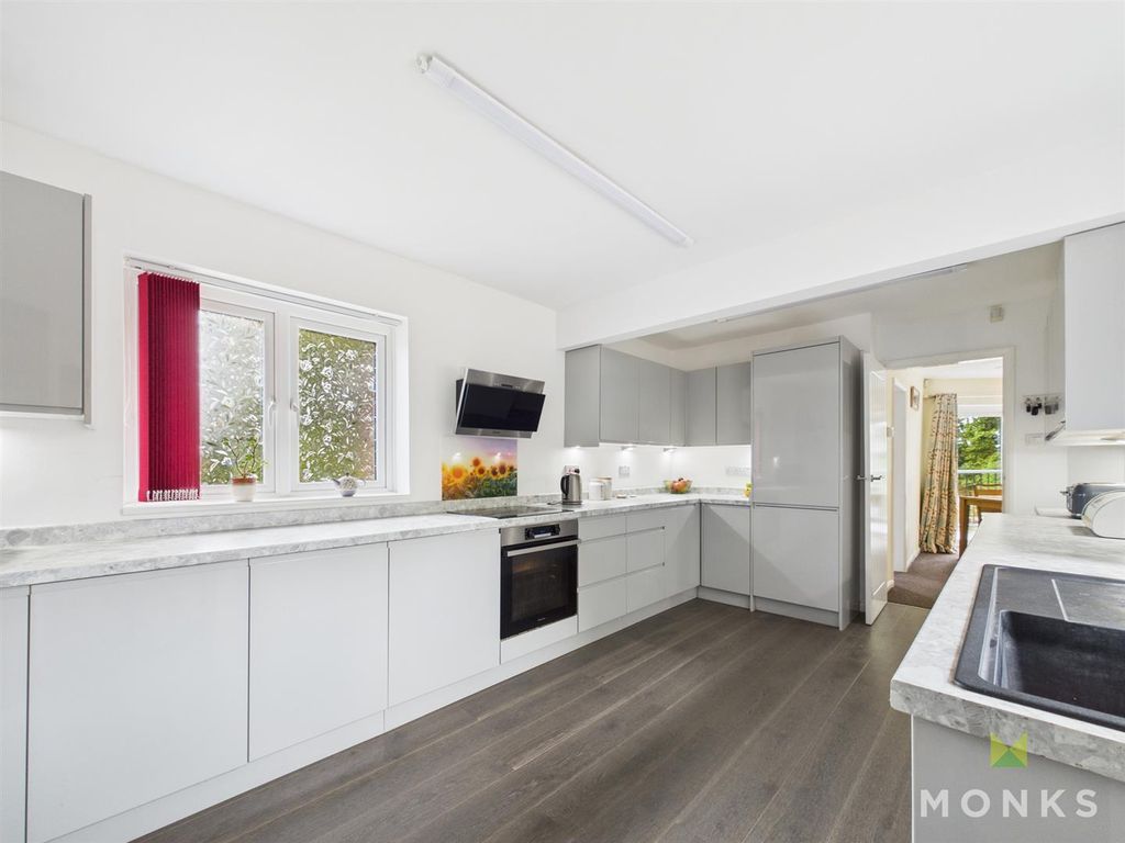 Property photo 2 of 29 Cam01420G0-Pr0783-Still011.Jpg