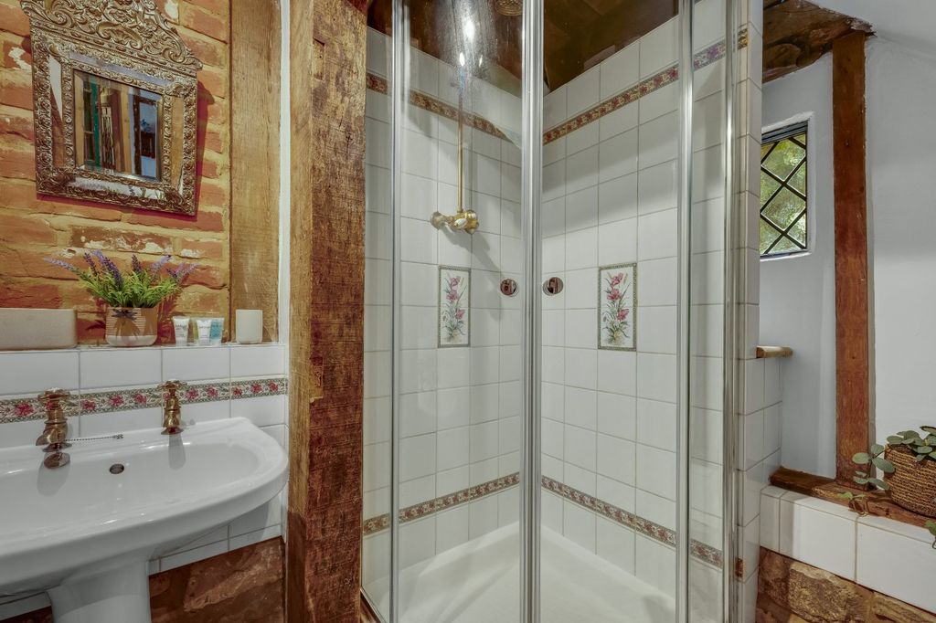 Property photo 3 of 10 Bathroom