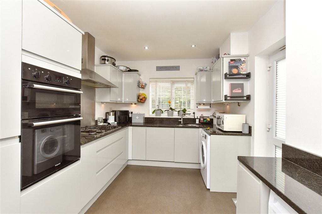Property photo 2 of 20 Kitchen