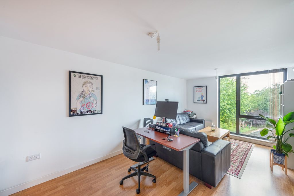 Property photo 2 of 4 Living Room