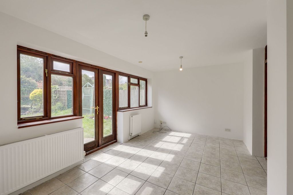 Property photo 3 of 10 Lounge