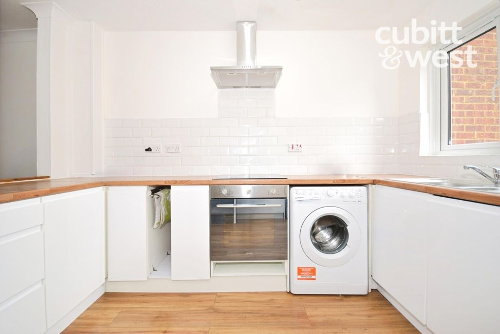Property photo 2 of 11 Kitchen