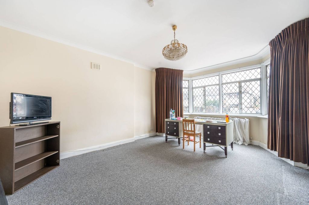 Property photo 2 of 18