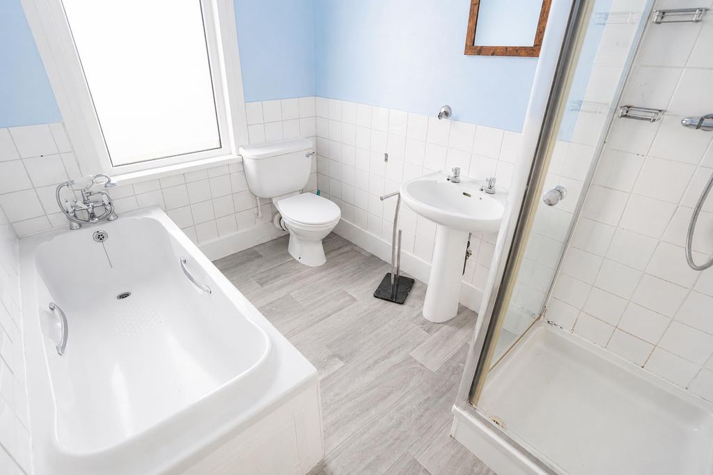Property photo 3 of 10 Bathroom.Png