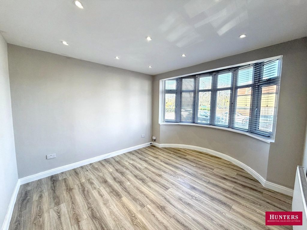 Property photo 2 of 16 Photo 1