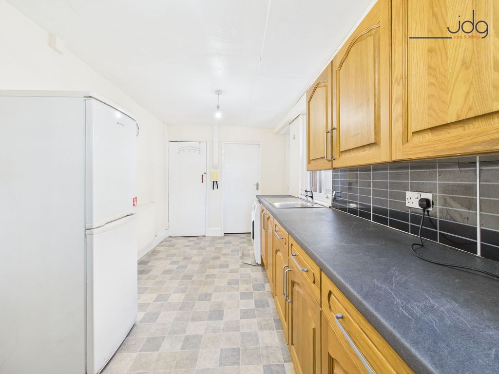 Property photo 3 of 16 Kitchen