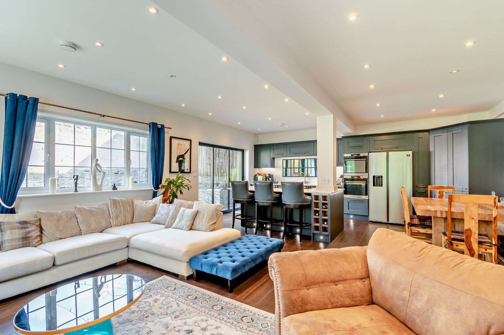 Property photo 2 of 22 Kitchen