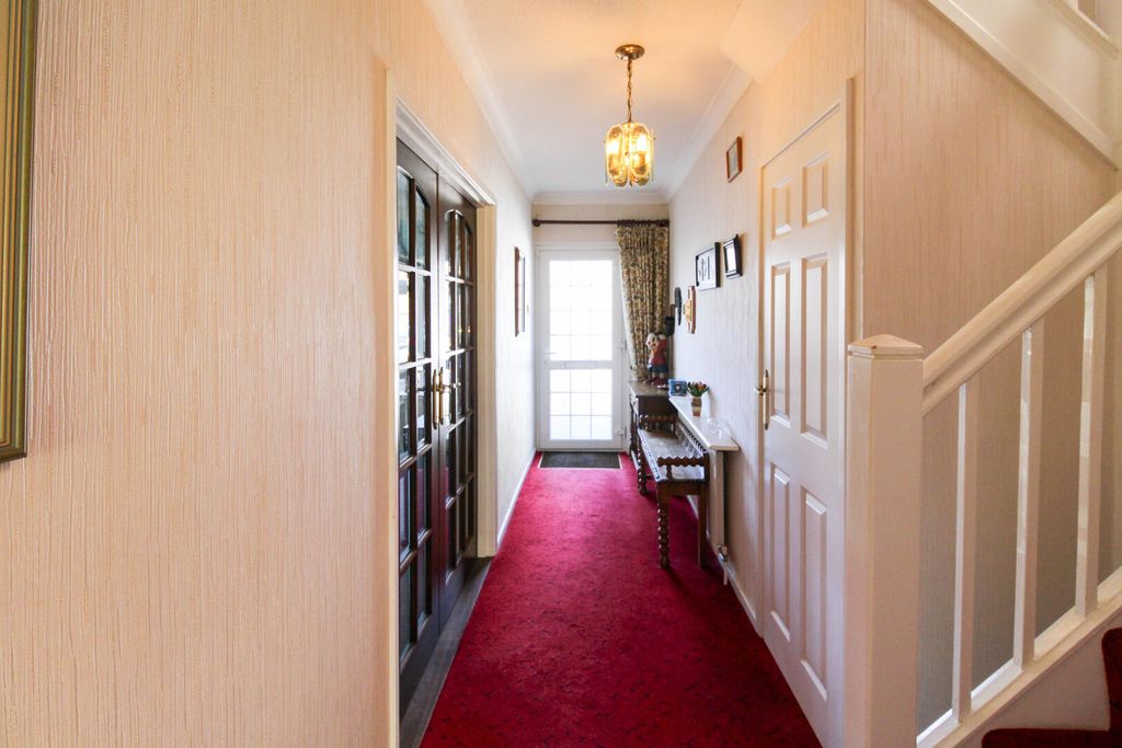 Property photo 3 of 21 Hallway