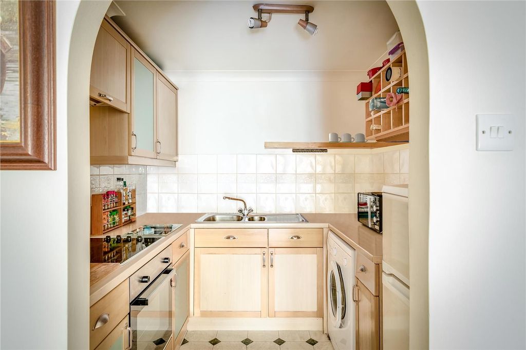 Property photo 3 of 6