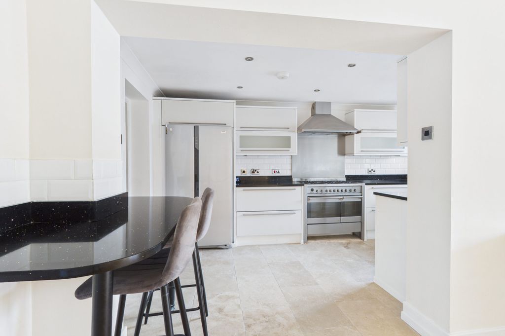 Property photo 3 of 17 Open Plan Family Dining Kitchen