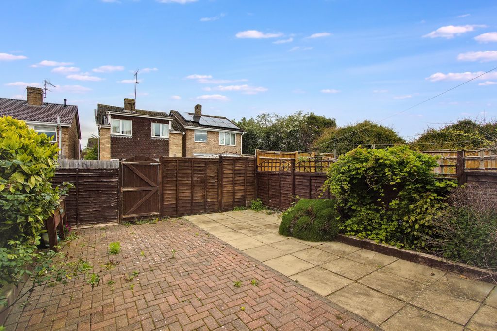 Property photo 2 of 12 21 Vicarage Close, Chalgrove, Oxfordshire, Ox44 7rd