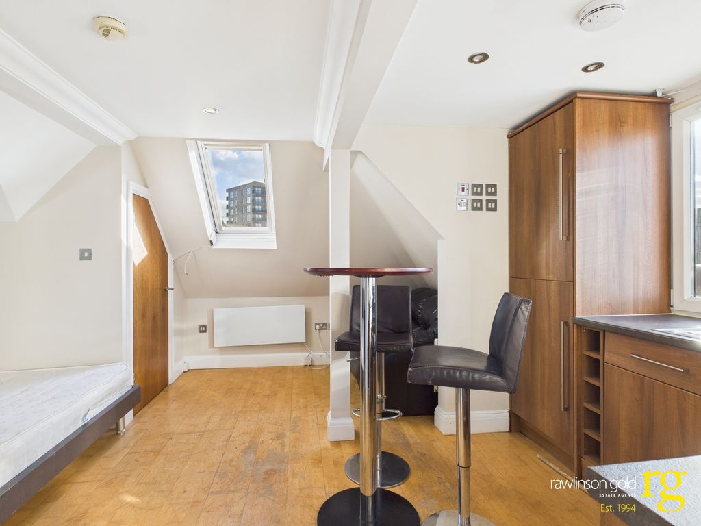 Property photo 3 of 5 Cam02900G0-Pr0216-Still002