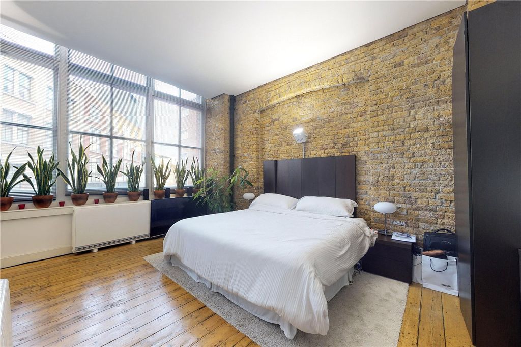 Property photo 3 of 18 Bedroom