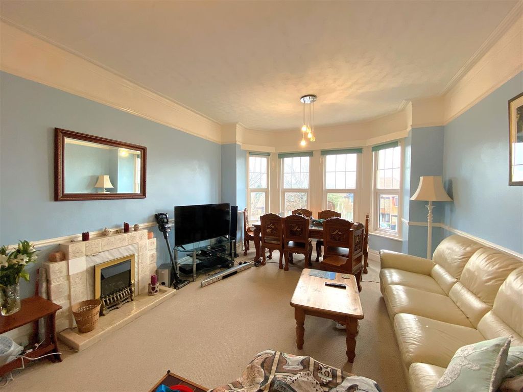 Property photo 2 of 16 143A Dorset Rd - Lounge1.Jpg