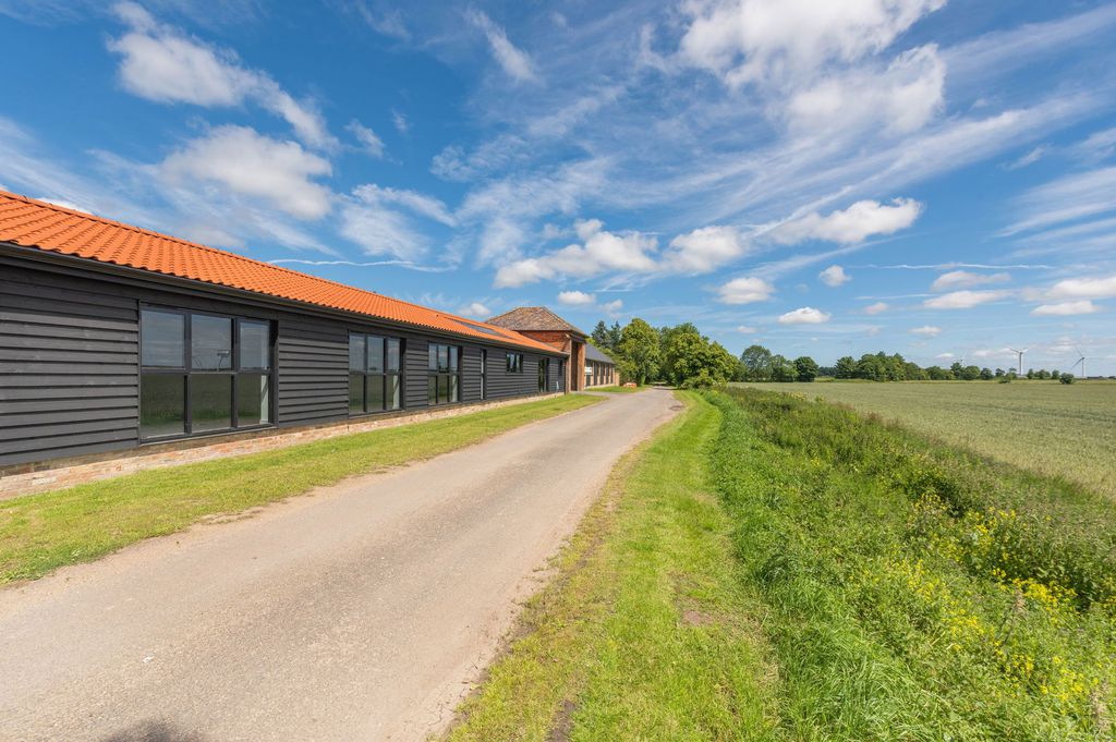 Property photo 1 of 44