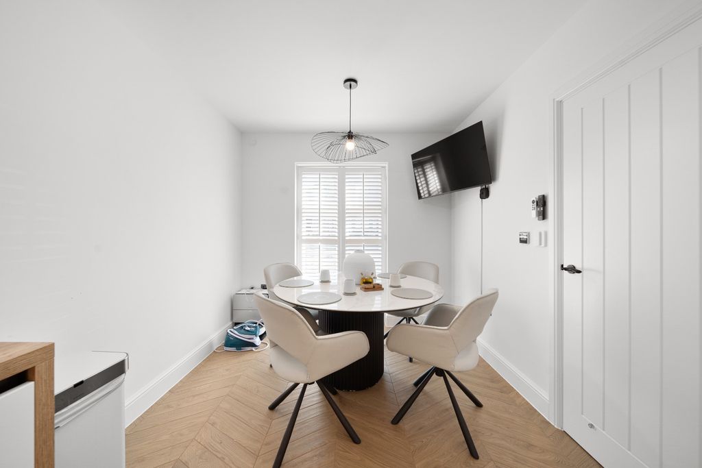 Property photo 3 of 17 5278853