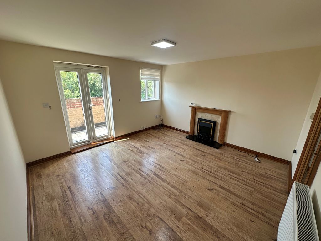 Property photo 2 of 11 Living Room