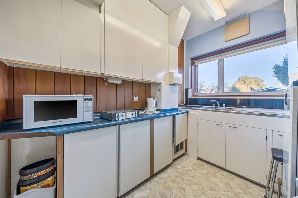 Property photo 2 of 20 1388377-9-6945763...