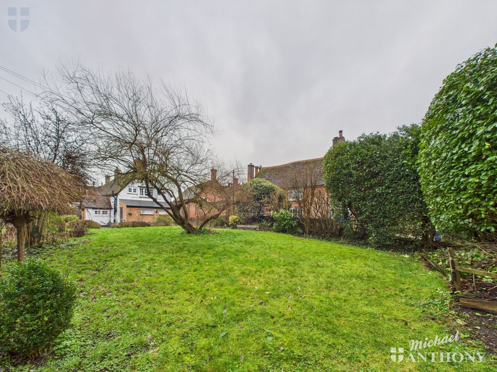 Property photo 3 of 27 Cam03218G0-Pr0891-Still032