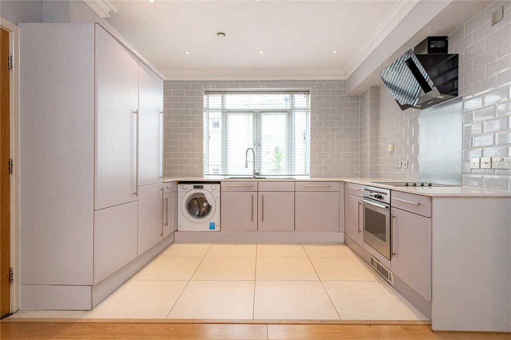 Property photo 2 of 9 Kitchen