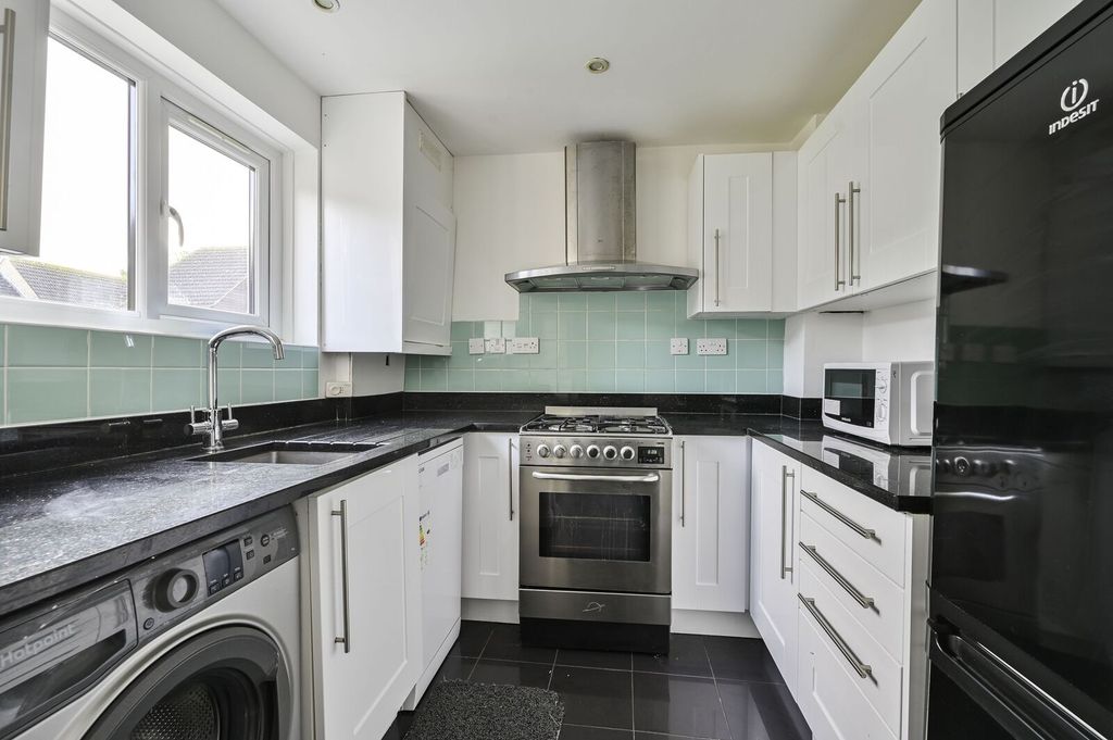 Property photo 2 of 8