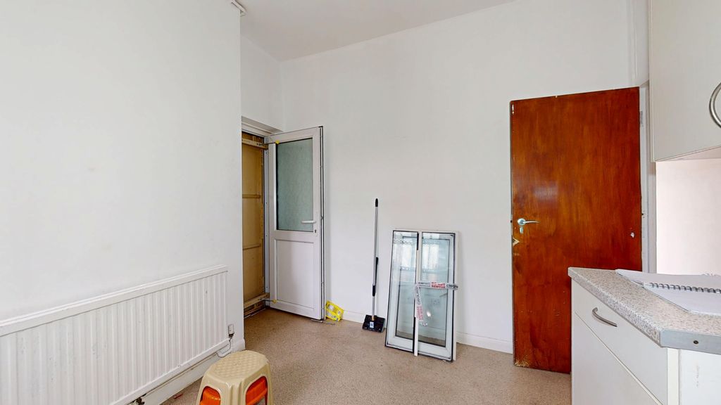 Property photo 3 of 13 Ground Floor Flat, 79 Caulfield Road, East Ham, London, E6 2El