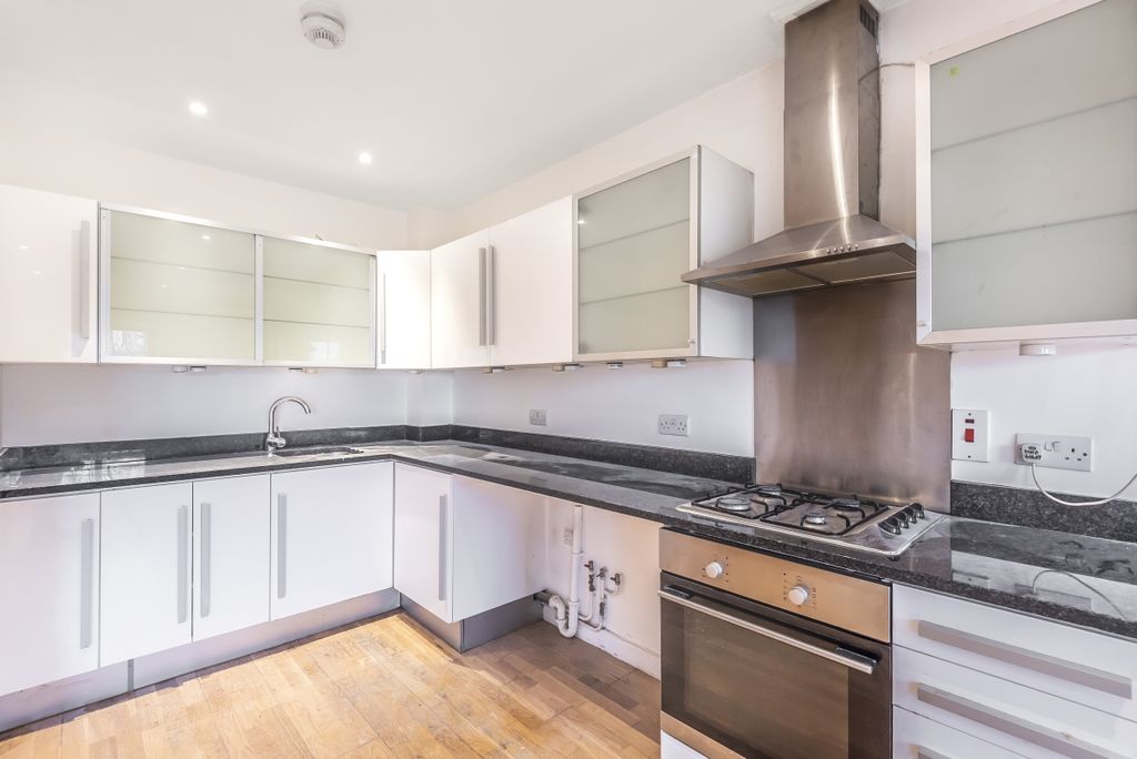 Property photo 2 of 16 Kitchen Close