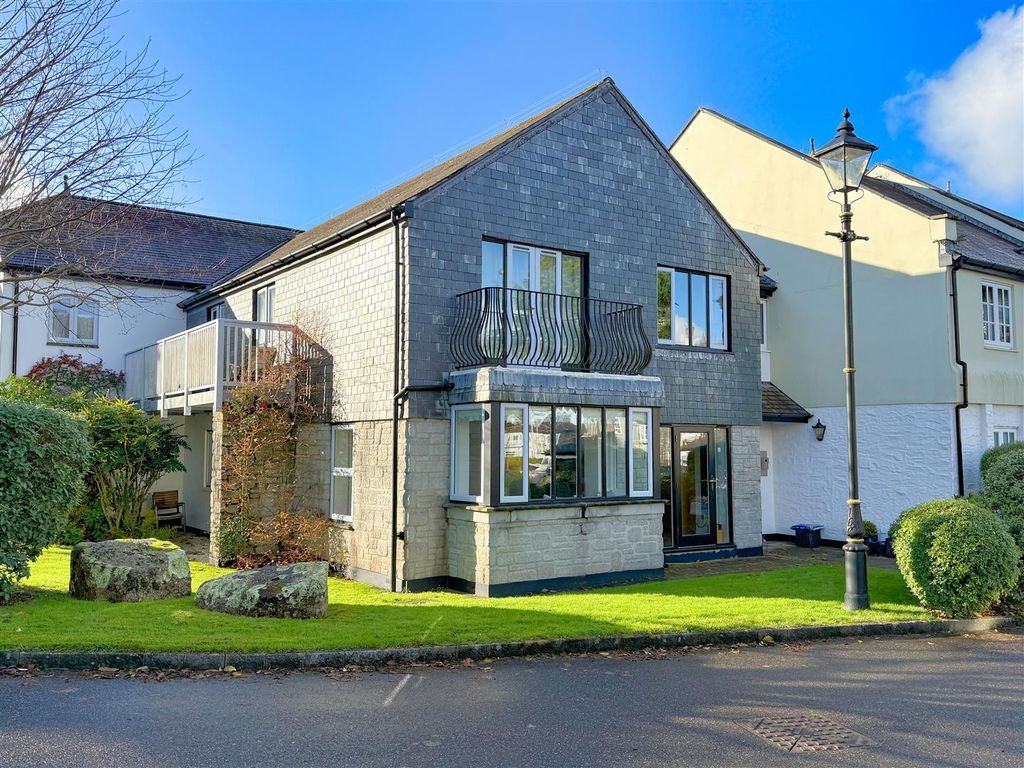 Property photo 2 of 12