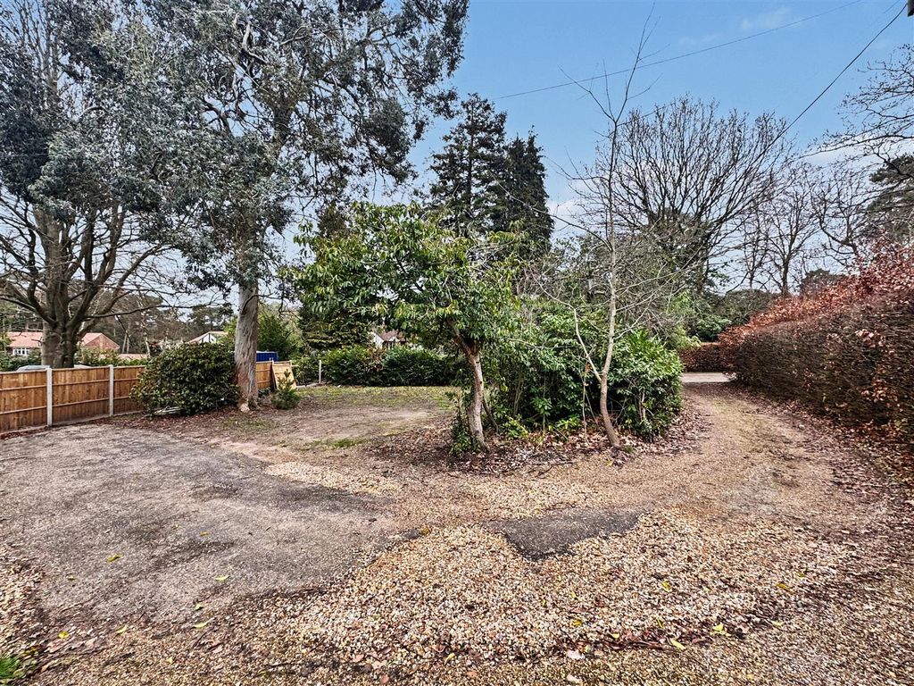 Property photo 3 of 16 Frontage And Private Driveway