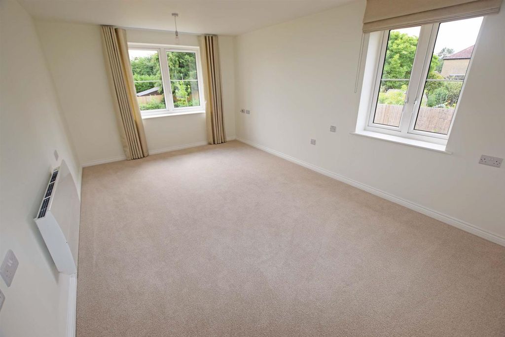 Property photo 2 of 11 Lounge