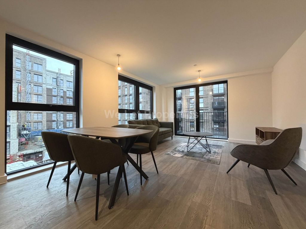 Property photo 2 of 33