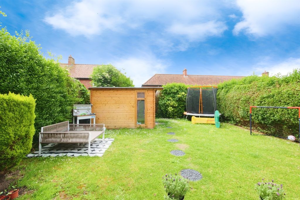 Property photo 2 of 23