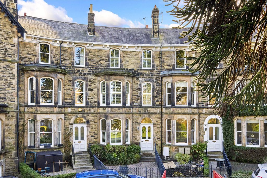 Property photo 1 of 17 Royal Crescent