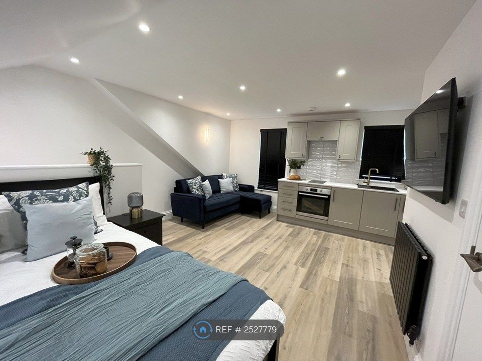 Property photo 1 of 11 Room 5