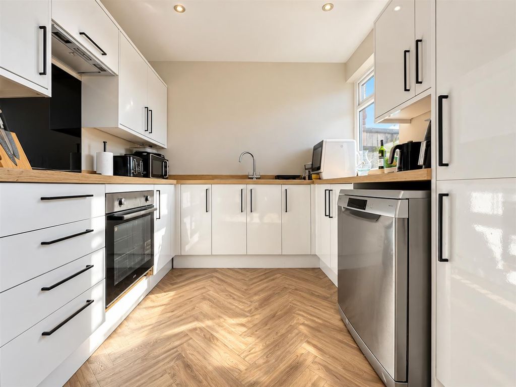 Property photo 3 of 14 6777D1F1-9B25-4Ae9-B620-80A3080C260F.Jpg