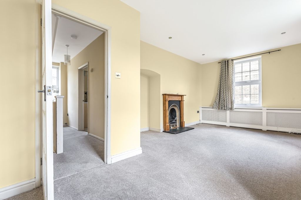 Property photo 2 of 10 711945 (2)
