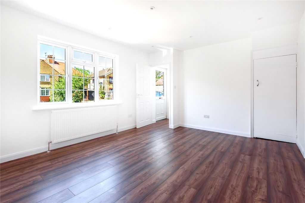 Property photo 2 of 10 Lounge