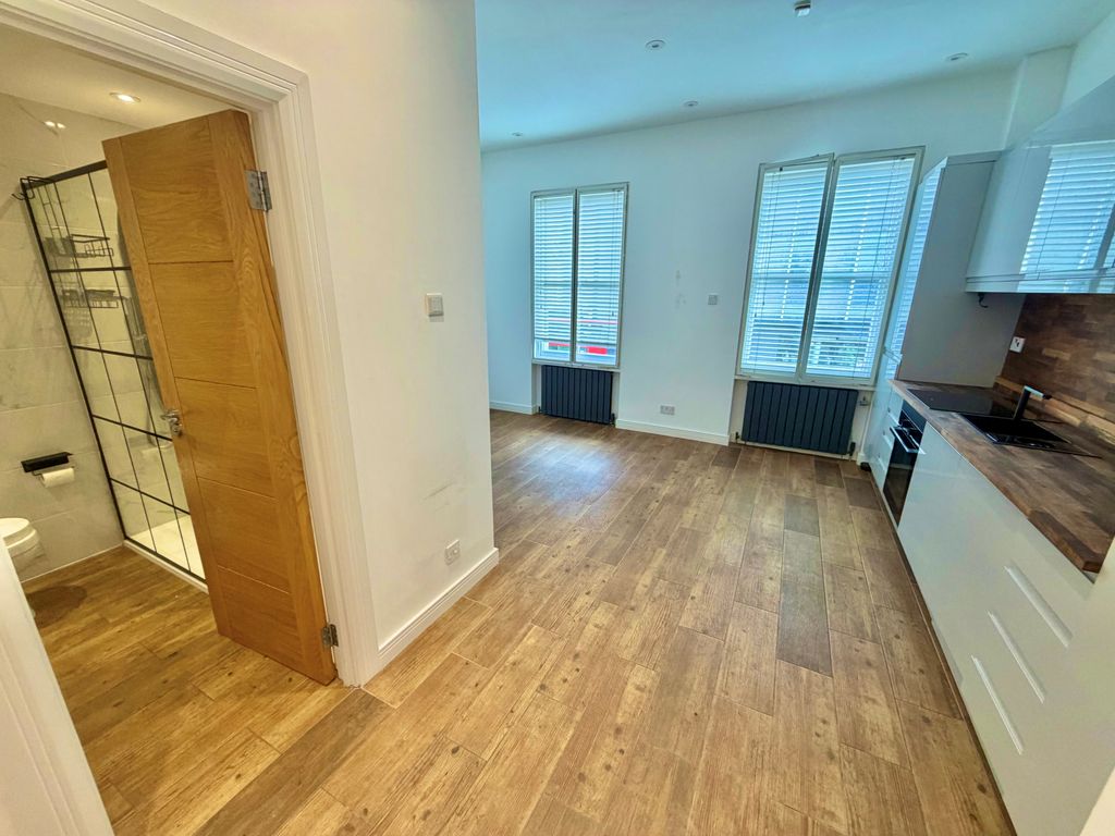 Property photo 1 of 7 1 Bed Flat To Rent Gray's Inn Road, London WC1X