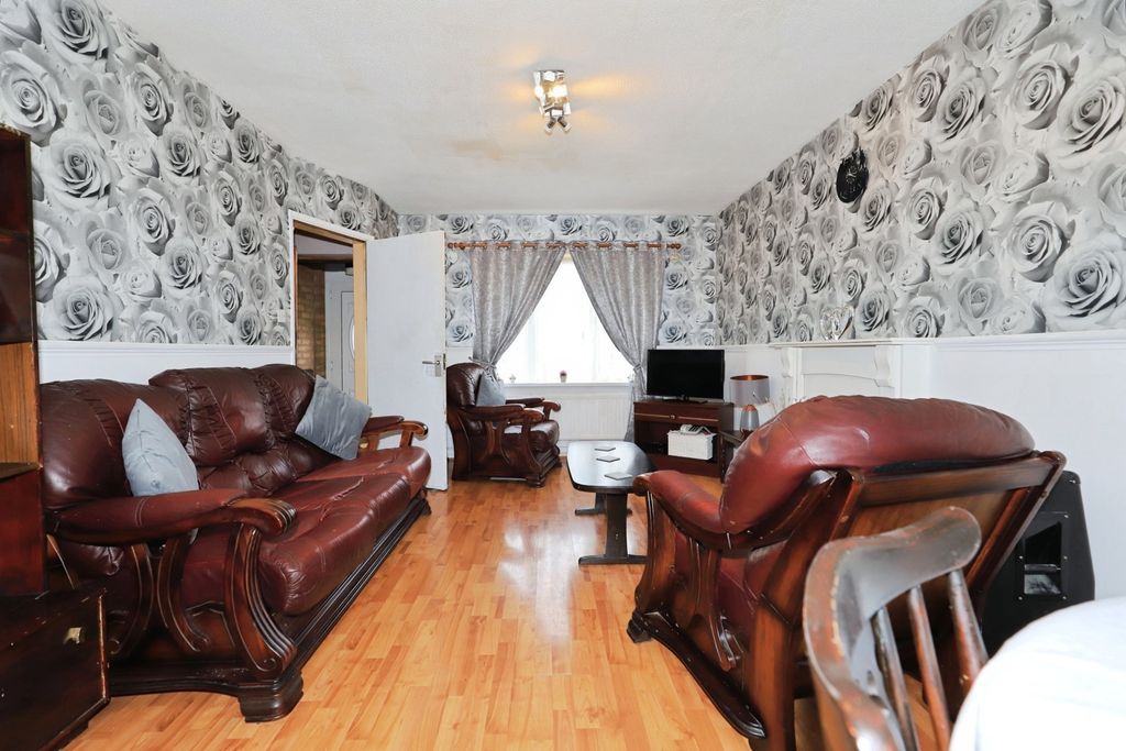 Property photo 3 of 20 Pbox-Img.Jpg