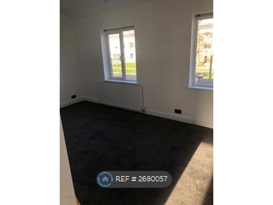 Property photo 3 of 17 Large Double Bedroom