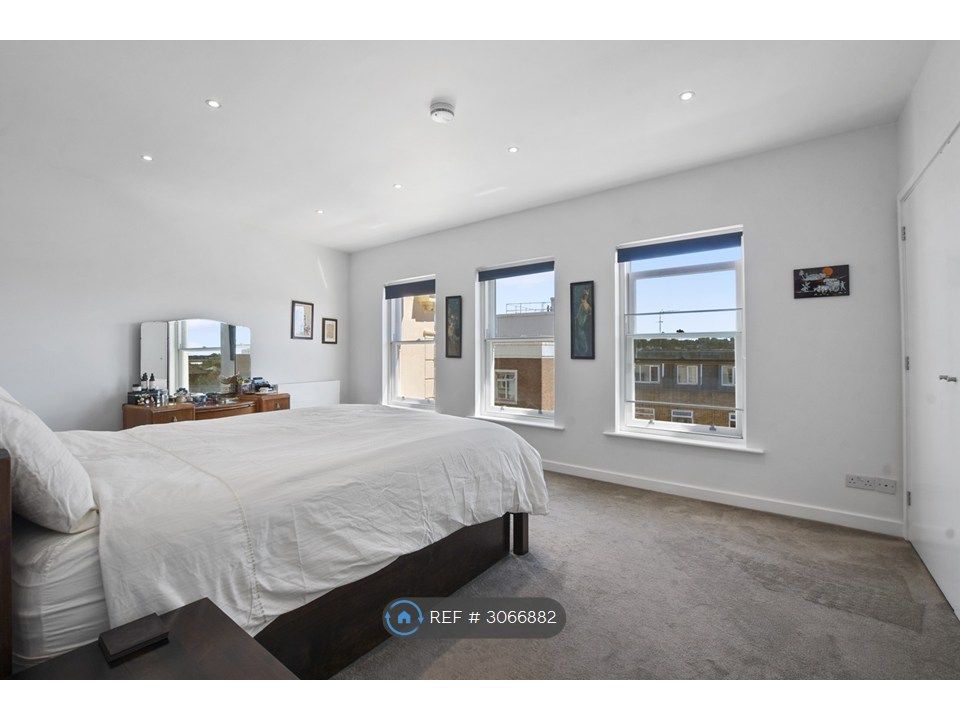 Property photo 3 of 8 Master Bedroom