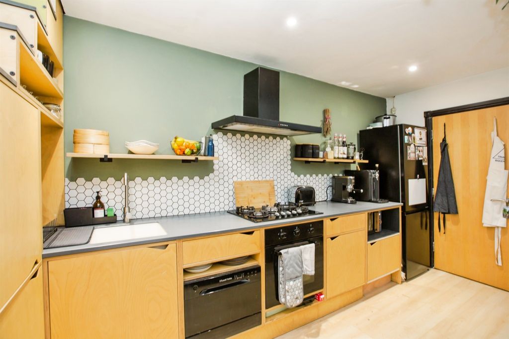 Property photo 3 of 17