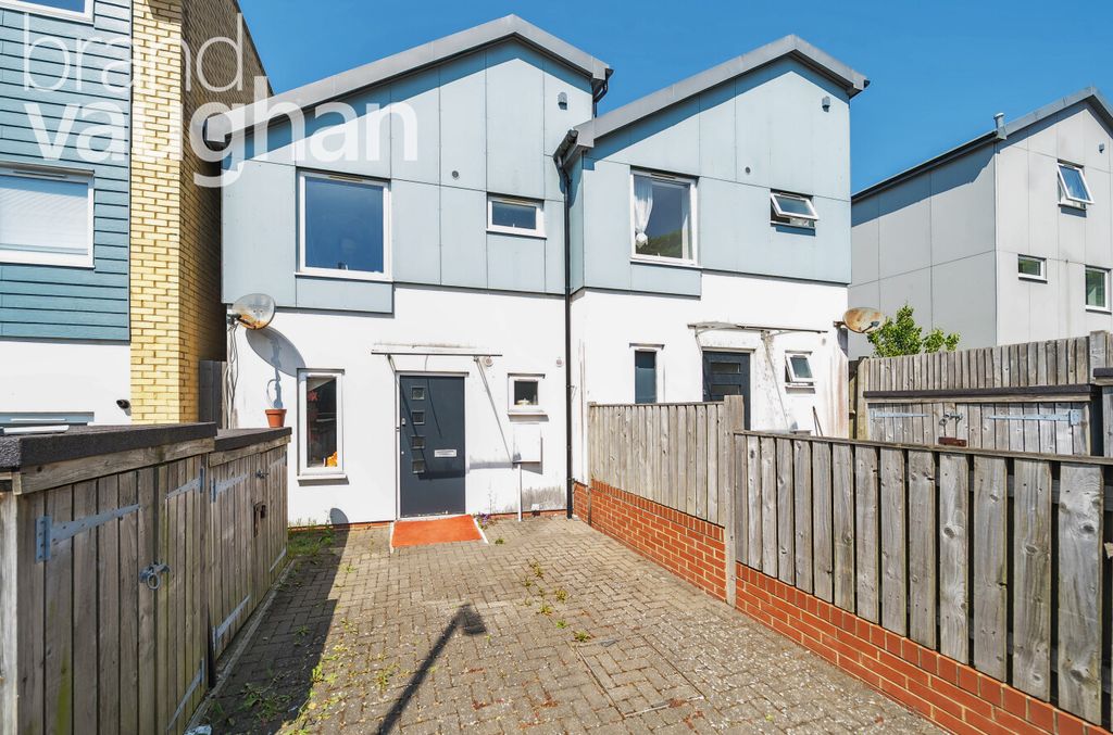 Property photo 1 of 13 External