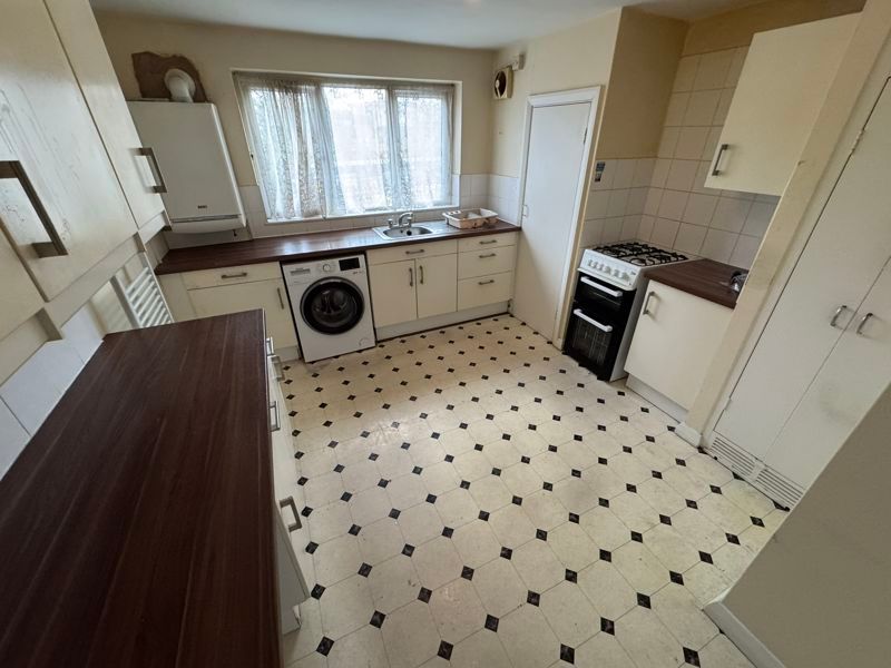 Property photo 3 of 8 Photo 6