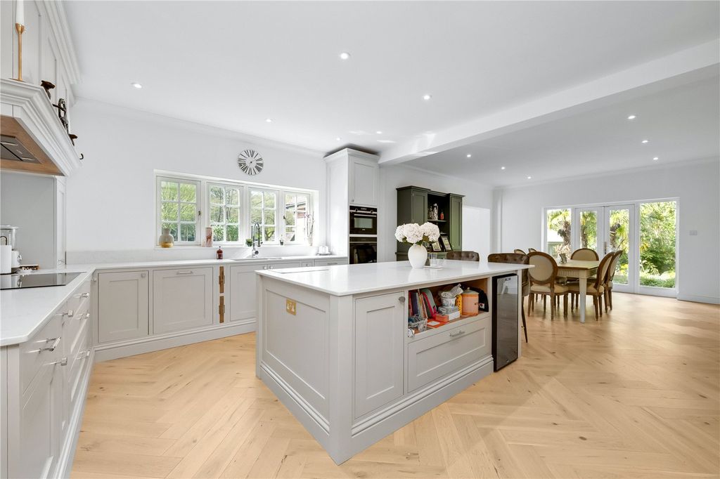 Property photo 3 of 20 Kitchen/Dining